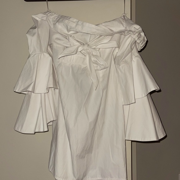 Selling a short white dress. - Picture 3 of 5